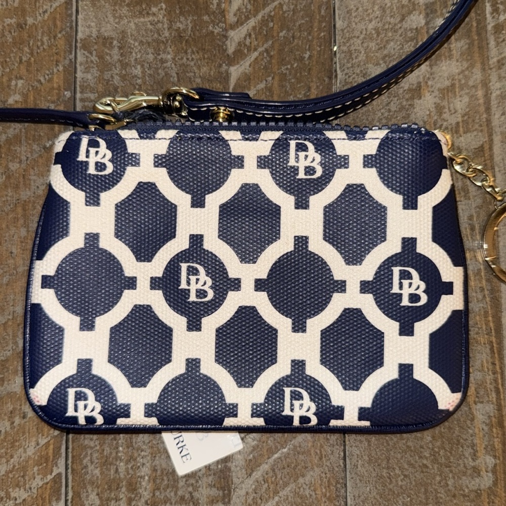 NWT, Dooney & Bourke  navy/ white key  wristlet . - Picture 4 of 5